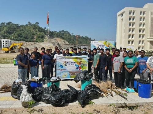 IIM Jammu organizes Cleanliness Drive, “Ek Tareek Ek Ghanta” as part of the “Swachhata Hi Seva” Campaign